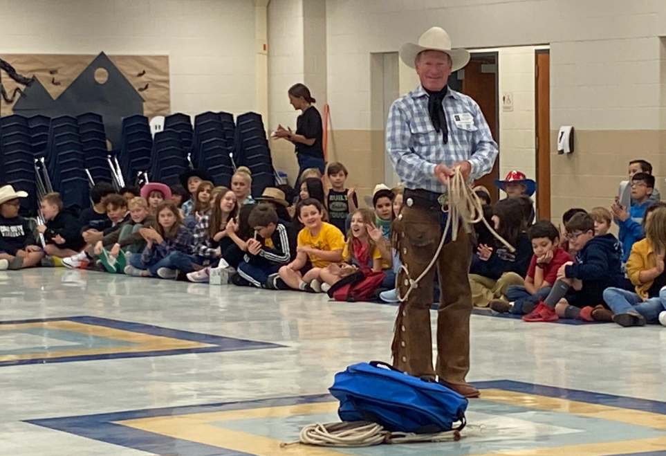 Picture of Helotes Bulldogs watching Kevin Fitzpatrick perform rope tricks