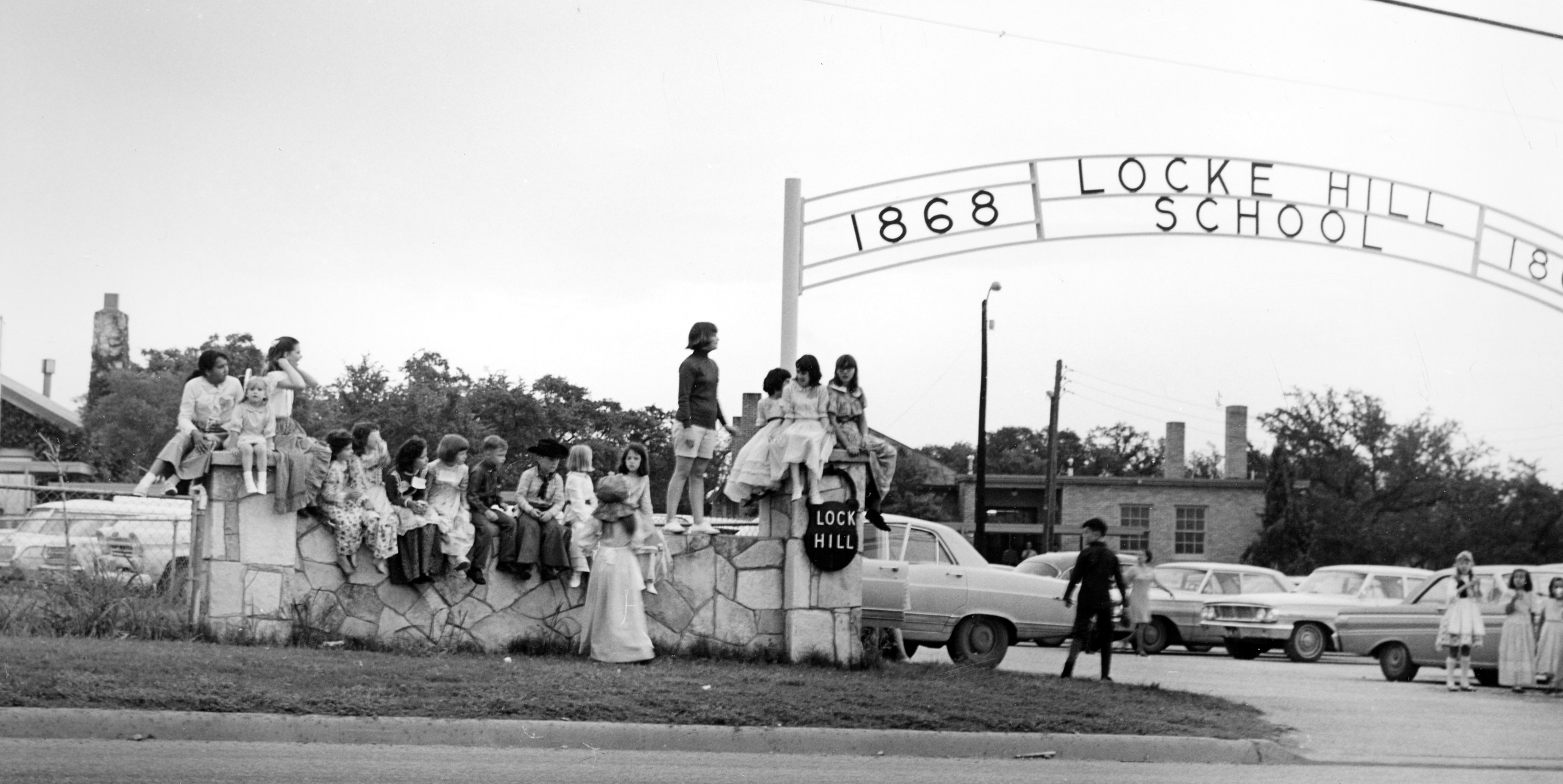 Locke Hill gate wall 1968