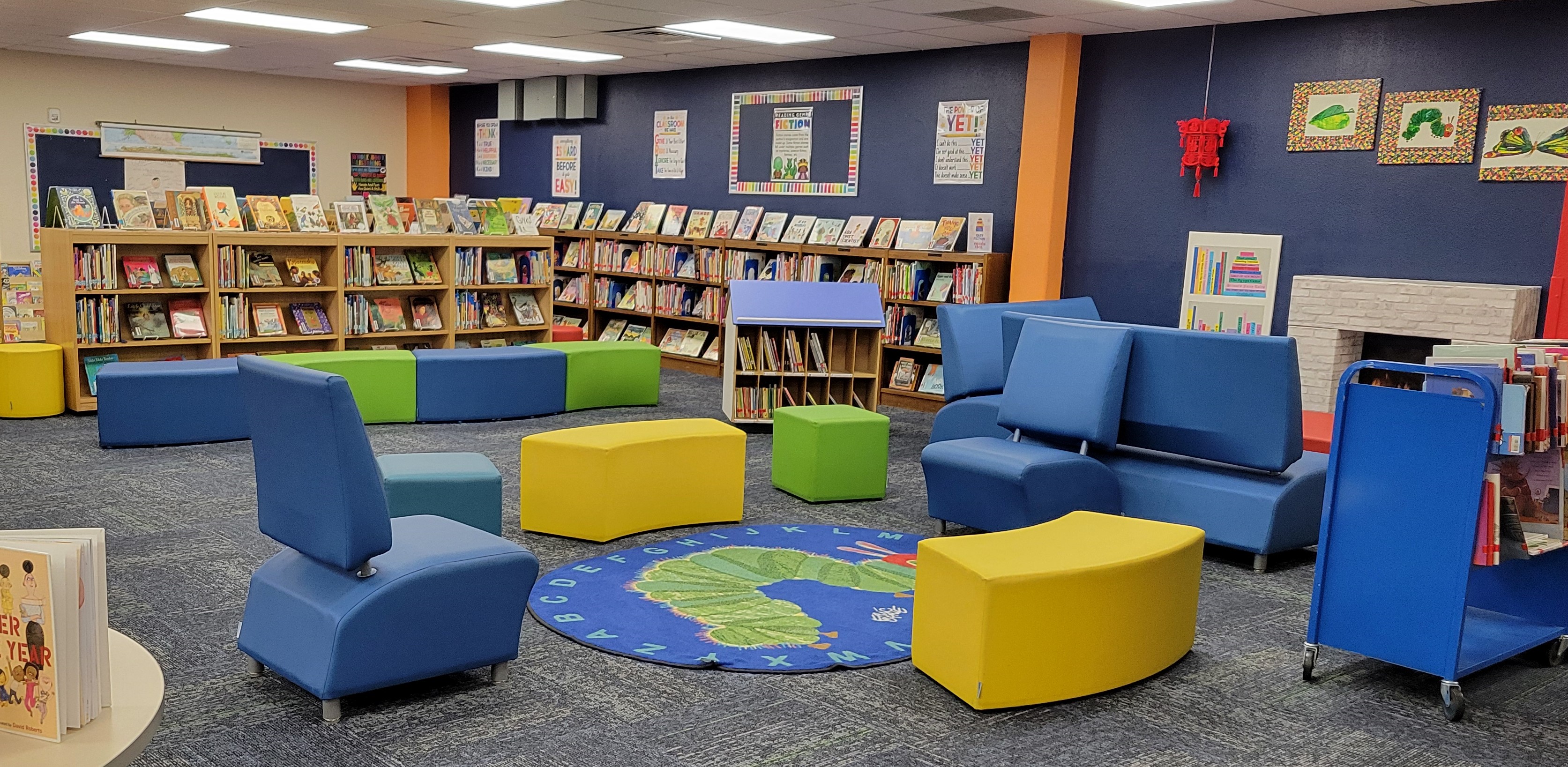 Howsman library: photo of a seating area with bookshelves in the background